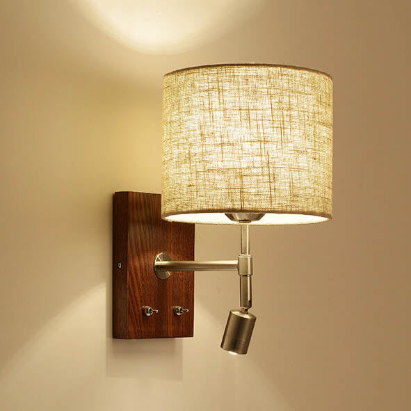 Aplique de pared de 1 luz con base de madera y pantalla de tela moderna 