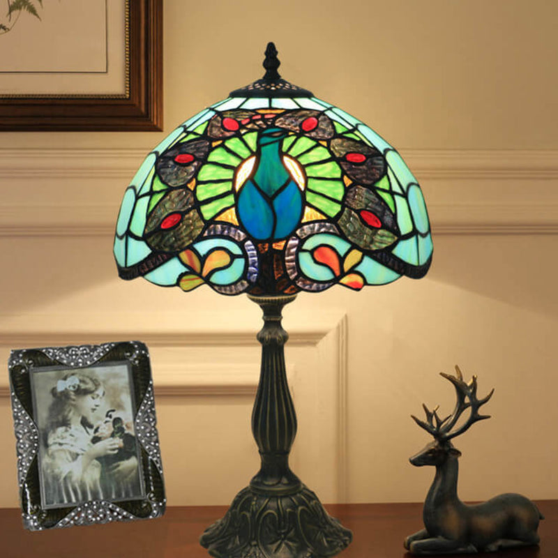 Europäische Tiffany Green Peacock Buntglas 1-Licht-Tischlampe