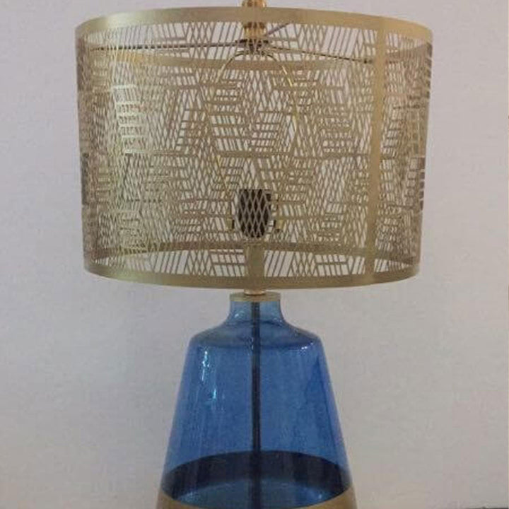 Corps de lampe transparent bleu créatif avec motif creux et abat-jour, design 1-lumière pour lampe de table 