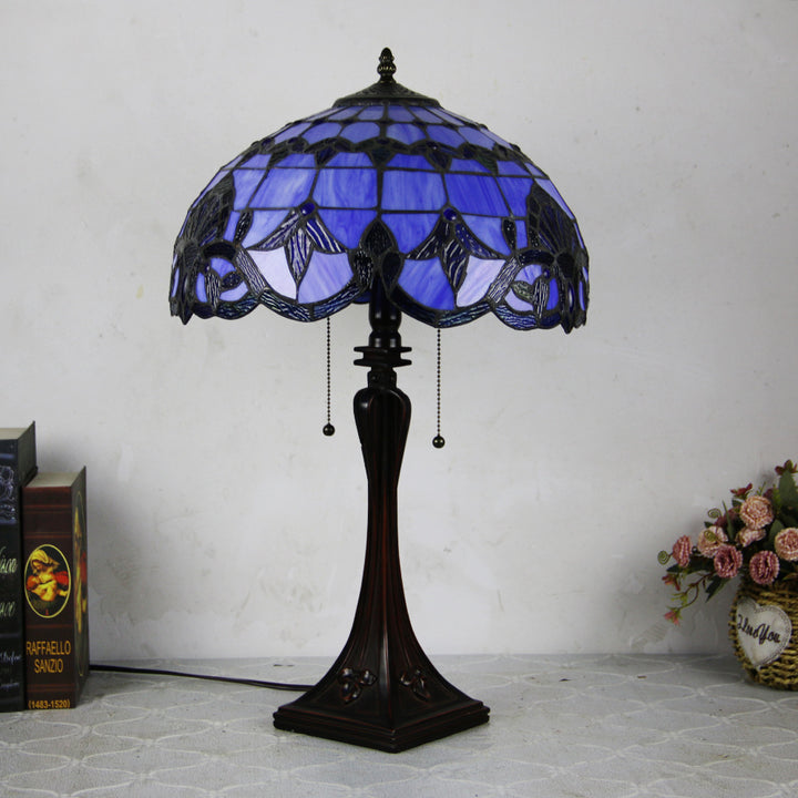 Traditionelle 2-flammige Tiffany-Tischlampe aus Buntglas mit konischem Zugschalter für das Schlafzimmer 