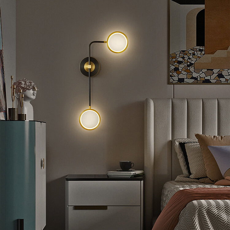 مصباح حائط LED صناعي بتصميم عصري من النحاس مع قضيب طي وحلقة 