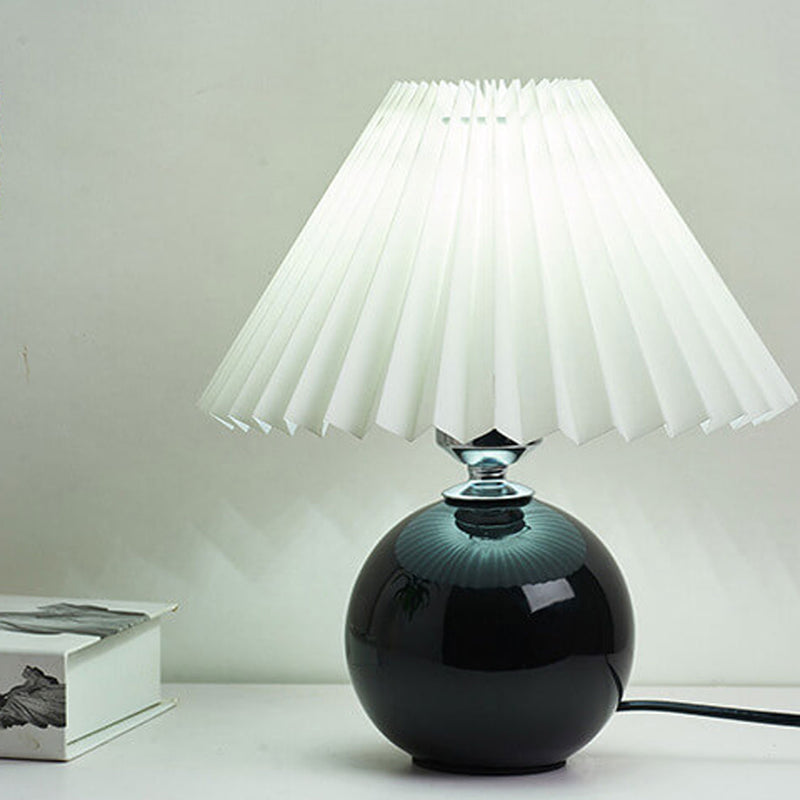 Nordic Minimalist Ceramic Pleated 1-Light Table Lamp