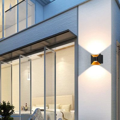 Moderne kreative Aluminium-Quadrat-Doppelkopf-Balkon-Wandleuchte im Freien