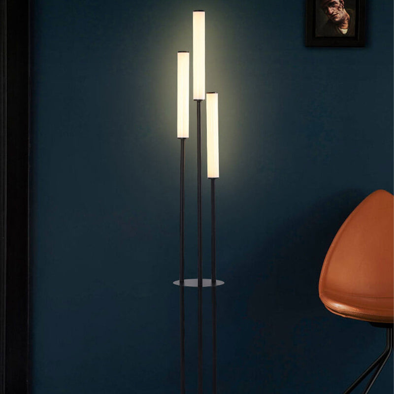 تصميم حديث بسيط لمصباح أرضي طويل بثلاثة أضواء LED 