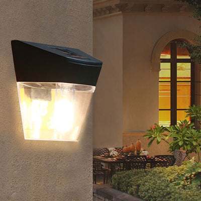 مصباح حائط LED مقاوم للماء في الهواء الطلق على شكل شبه منحرف شفاف ABS للطاقة الشمسية 
