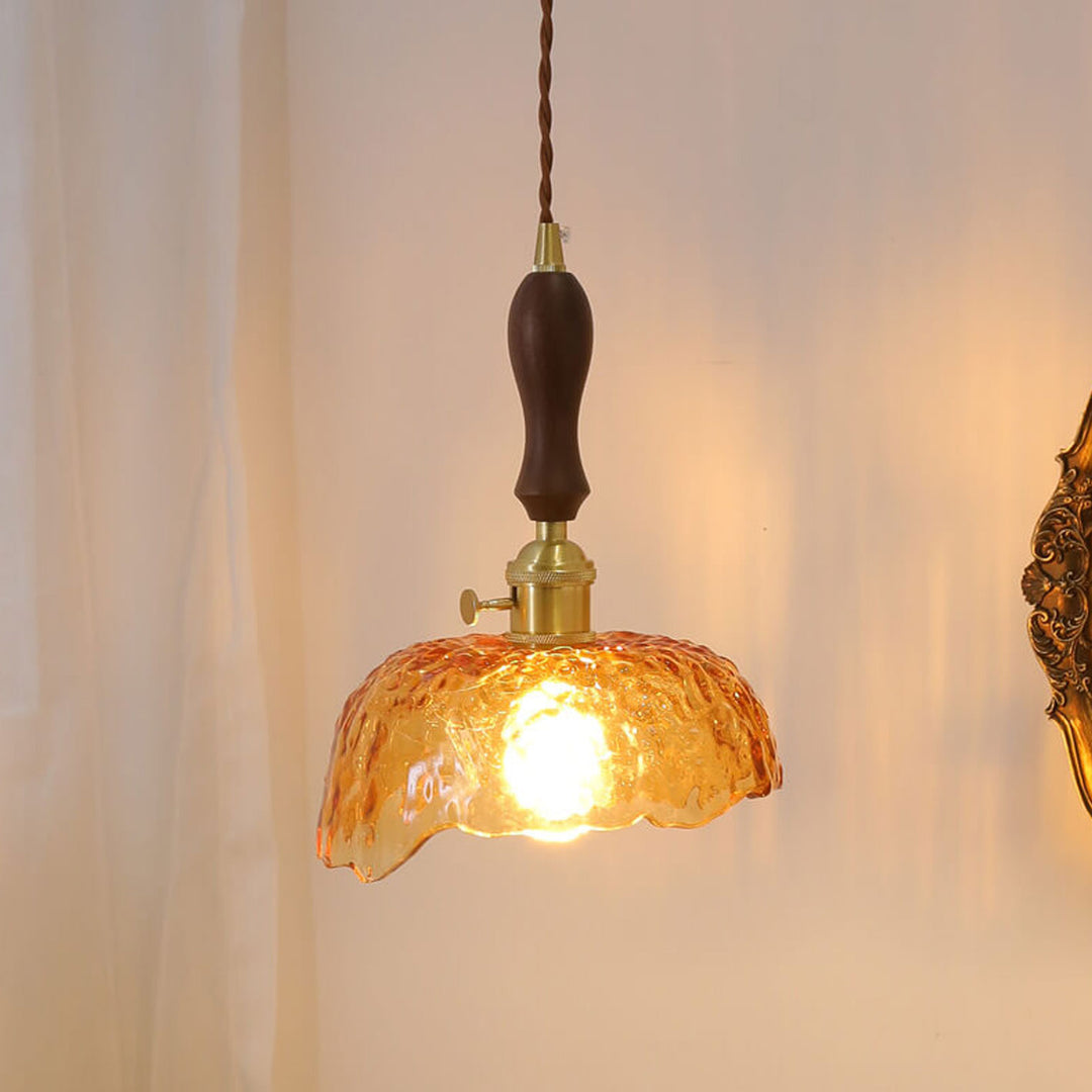 Lámpara Colgante de Vidrio Vintage con Cúpula de Latón y Nuez de 1 Luz 