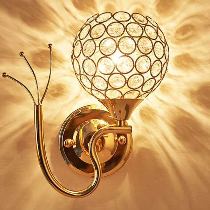Lámpara de aplique de pared de 1 luz con brazo curvado y bola de cristal europea de lujo 