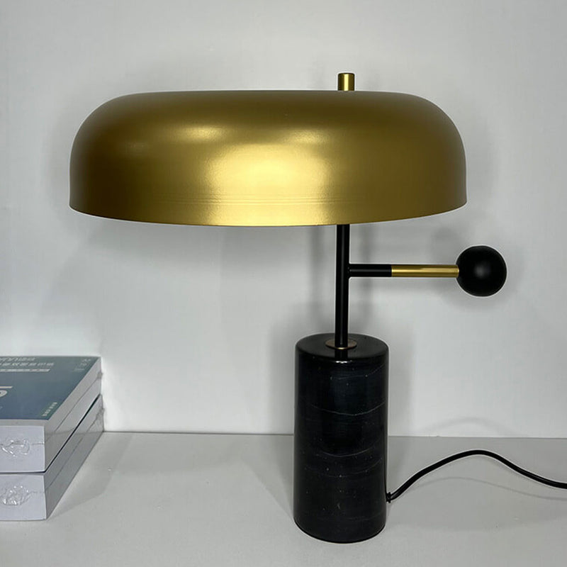 Lampe de table moderne avec base de colonne en marbre ombrée d&