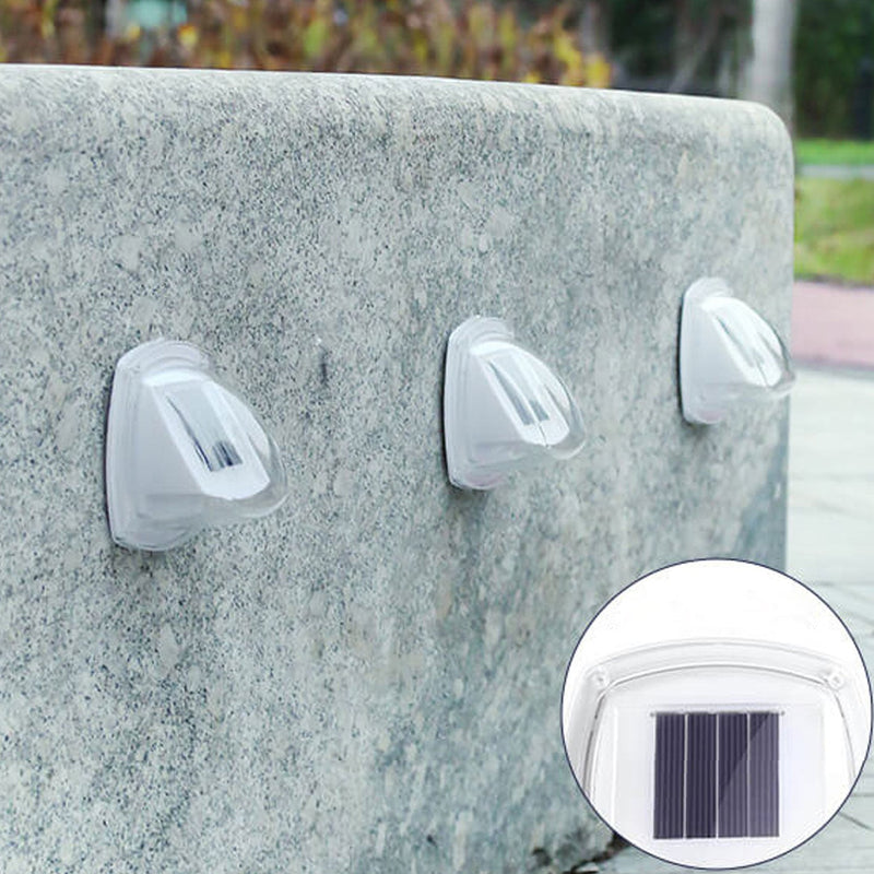 Aplique de pared con lámpara LED triangular impermeable solar para exteriores 