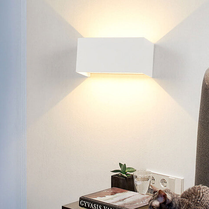 Moderne wasserdichte rechteckige LED-Außenwandleuchte mit Auf- und Abwärtsbeleuchtung 