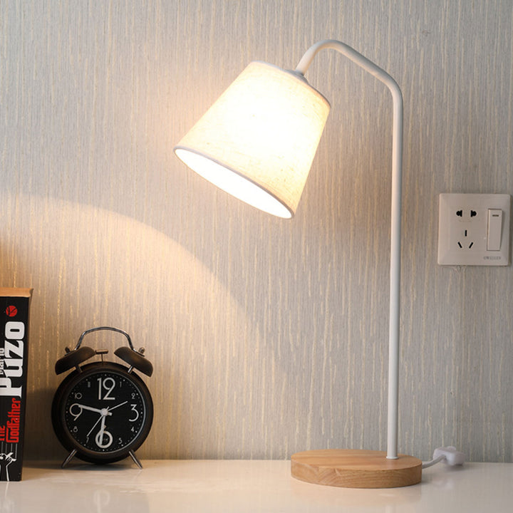 Nordische, minimalistische Kegel-Leinen-Schirm-Holzsockel-1-Licht-Tischlampe 