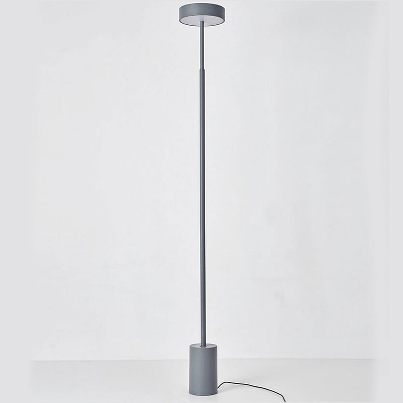 مصباح أرضي LED بعمود بسيط على الطراز الإسكندنافي 