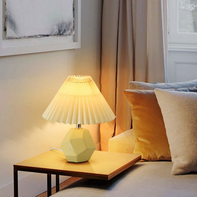 Lampe de table 1 lumière avec abat-jour plissé jaune lait nordique et base en céramique géométrique 