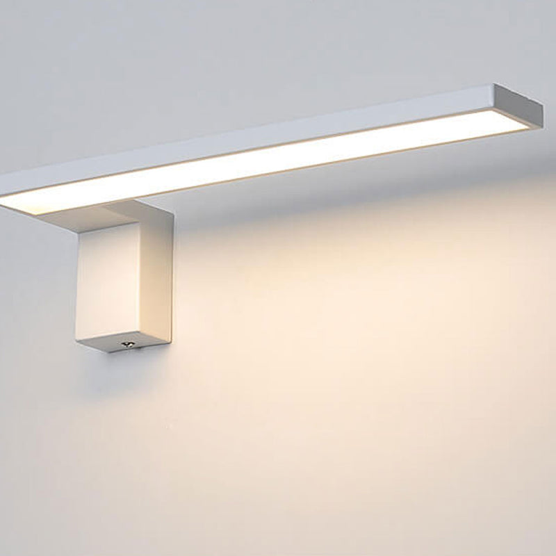 Moderne minimalistische LED-Wandleuchte mit langem Stab und quadratischem Sockel