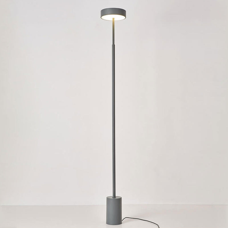 مصباح أرضي LED بعمود بسيط على الطراز الإسكندنافي 