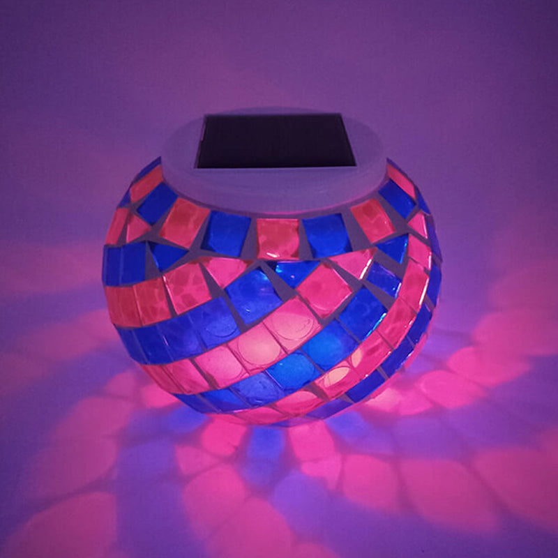 Lumière décorative extérieure LED avec design en spirale de motif de vitrail créatif solaire 