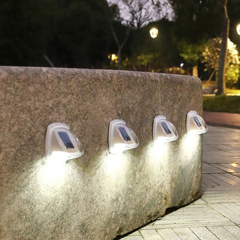 Aplique de pared con lámpara LED triangular impermeable solar para exteriores 