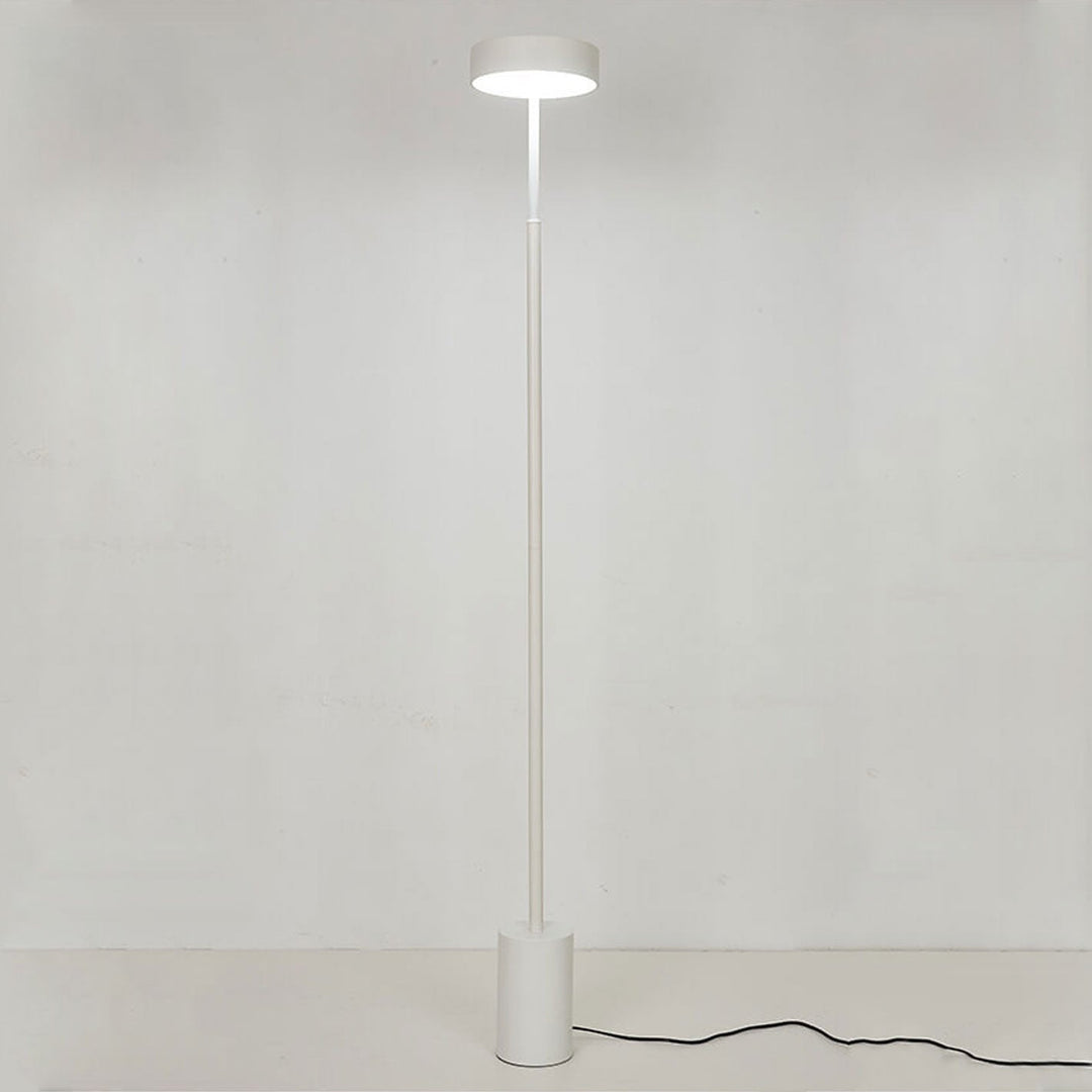 مصباح أرضي LED بعمود بسيط على الطراز الإسكندنافي 