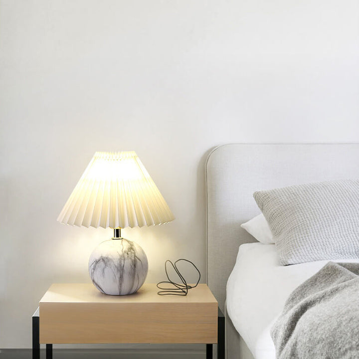Vintage Plissierter Stofflampenschirm Keramik 1-Licht Tischlampe 