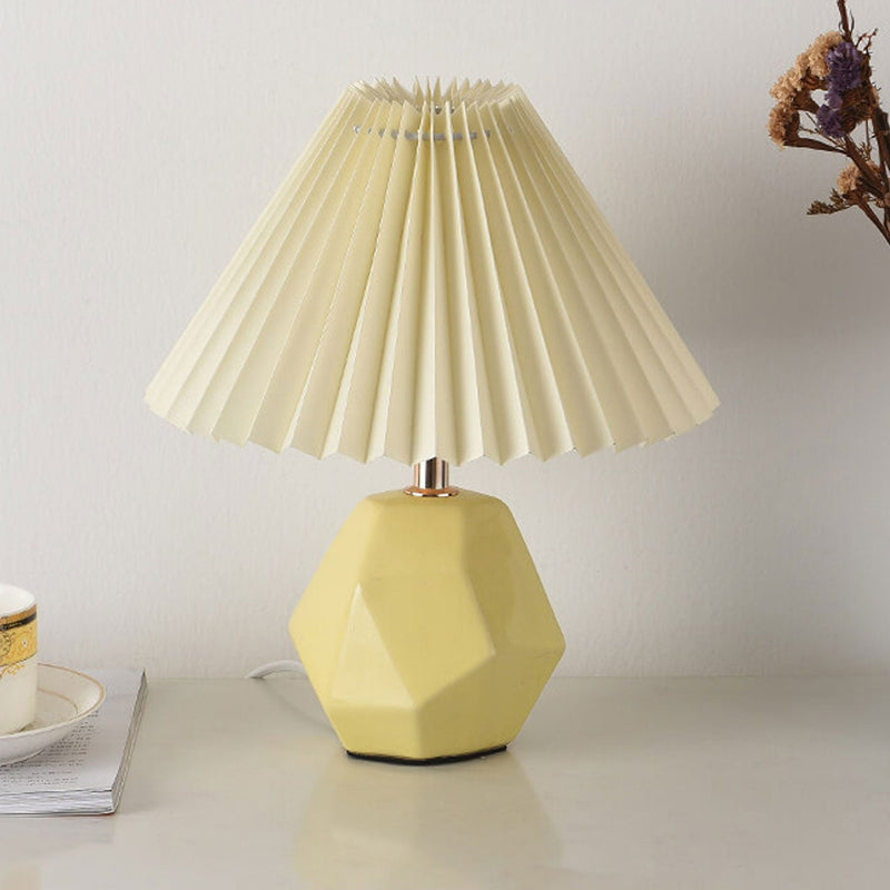 Lampe de table 1 lumière avec abat-jour plissé jaune lait nordique et base en céramique géométrique 