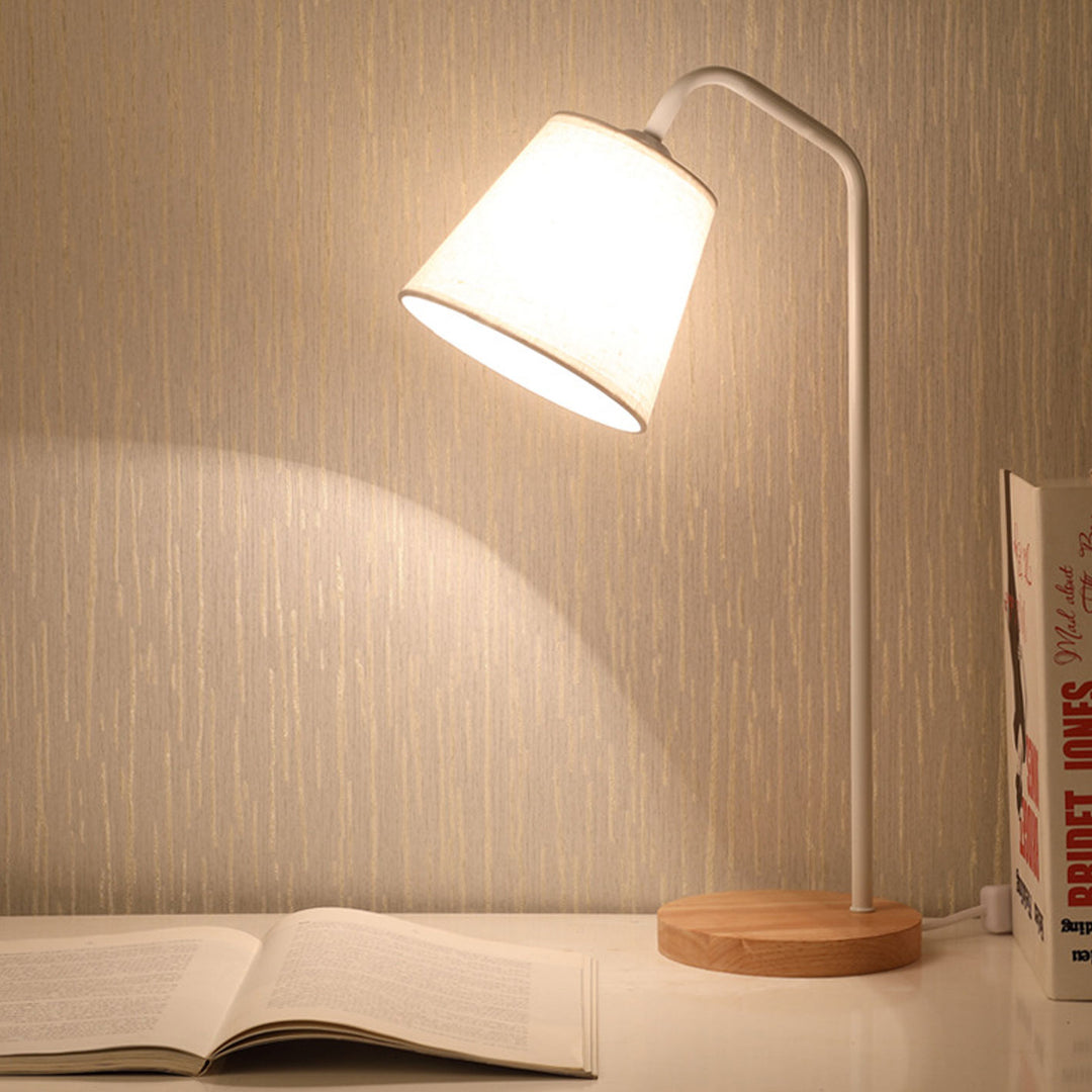 Nordische, minimalistische Kegel-Leinen-Schirm-Holzsockel-1-Licht-Tischlampe 