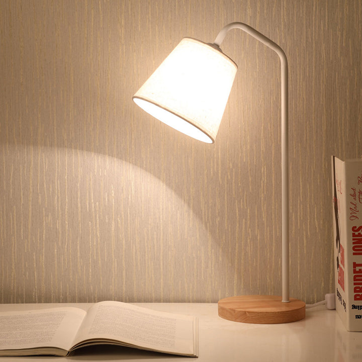 Nordische, minimalistische Kegel-Leinen-Schirm-Holzsockel-1-Licht-Tischlampe 