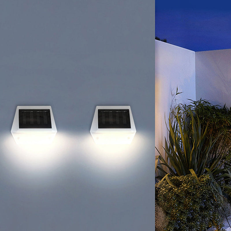مصباح حائط شمسي LED بلاستيكي مقاوم للماء للاستخدام الخارجي 