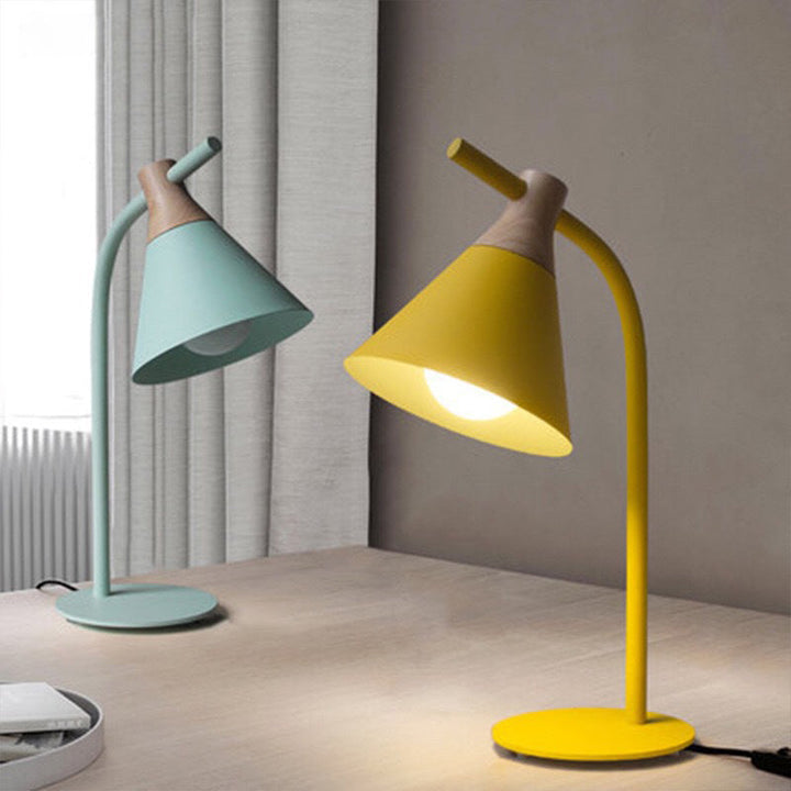 Minimalistische Macaron Metallglockenschirm 1-Licht Tischlampe 