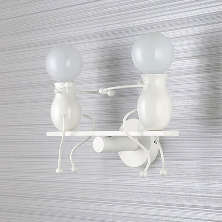 Applique murale moderne et créative à deux lumières avec deux petites figurines 