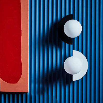 Conception moderne minimaliste en verre sphérique coloré demi-cercle appliqué murale 1 lumière 