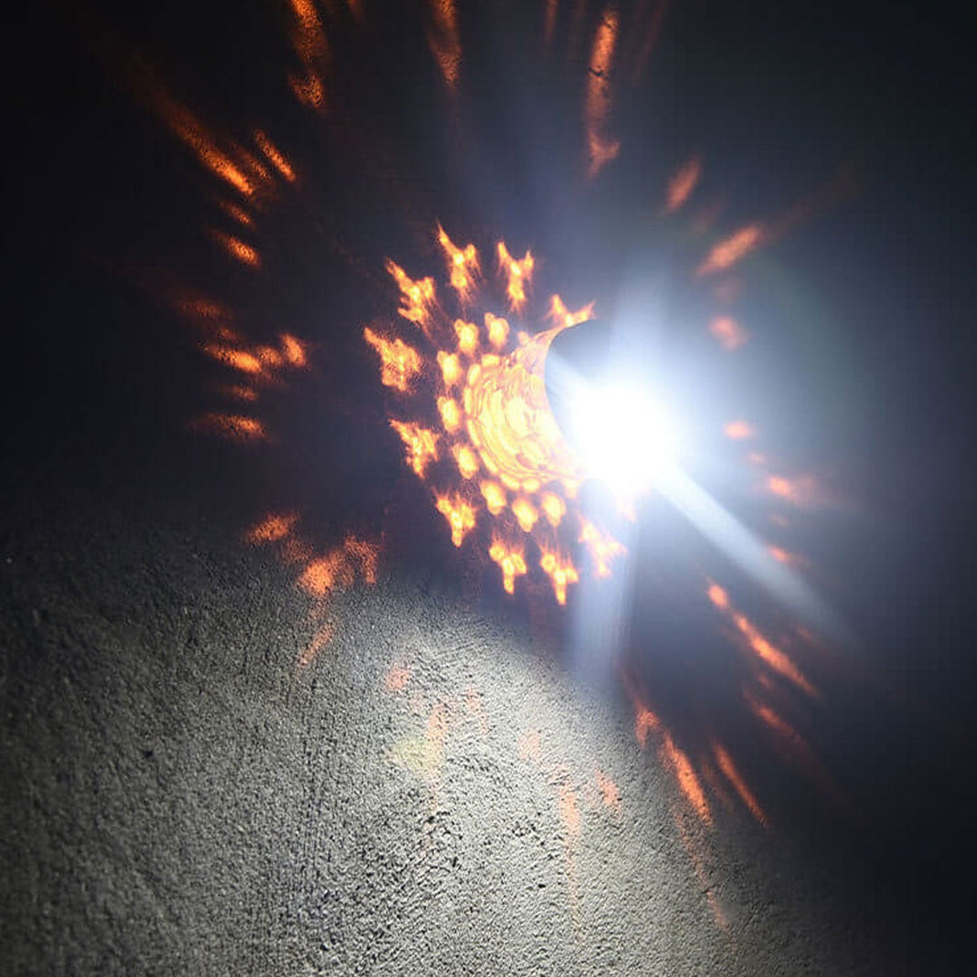 Solar Flamme Springen Projektion Ananas Outdoor Wasserdicht 28 LED Garten Wandleuchte 