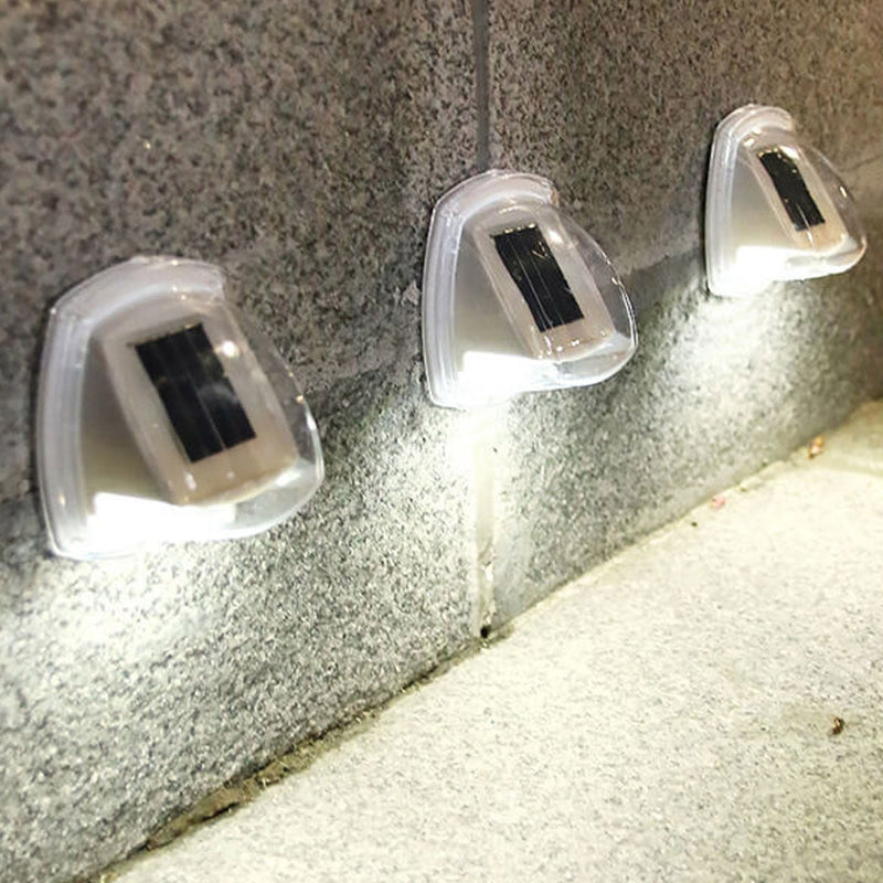 Aplique de pared con lámpara LED triangular impermeable solar para exteriores 