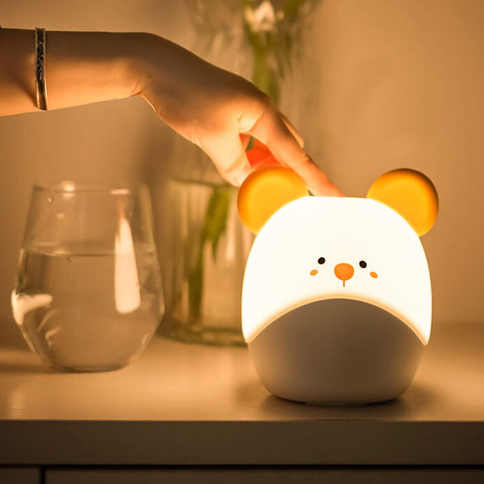 Zeitgenössische kreative Cartoon-Maus-PC-ABS-Silikon-USB-wiederaufladbare weiche Licht-LED-Nachtlicht-Tischlampe für Schlafzimmer 