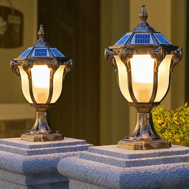 Lumière de colonne de paysage de jardin extérieur solaire étanche en verre et aluminium moulé sous pression rétro européen 