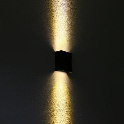 Applique murale extérieure étanche en aluminium carré moderne à LED 