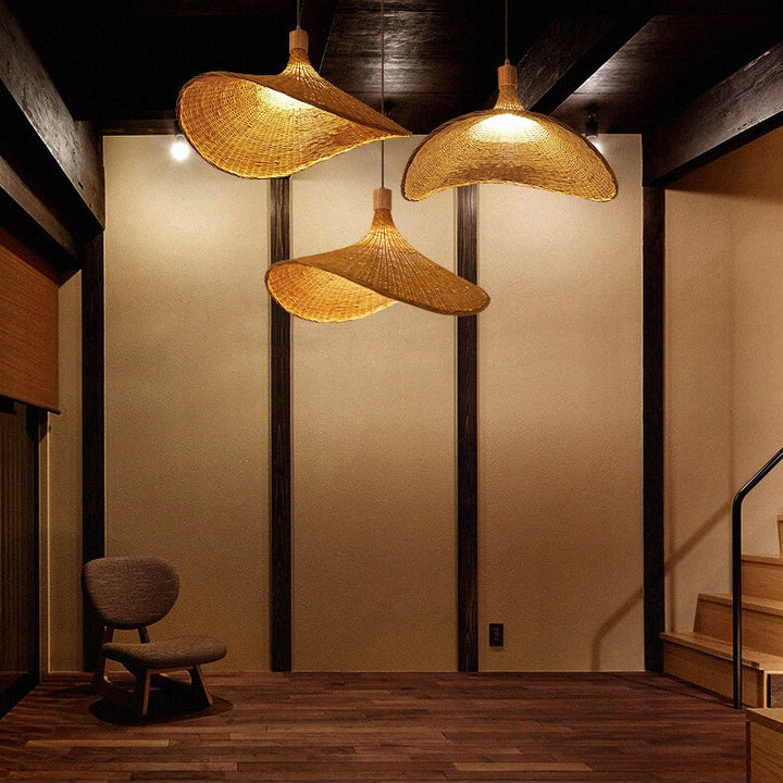 Lustre suspendu chapeau de paille 1 lumière en bambou tissé 
