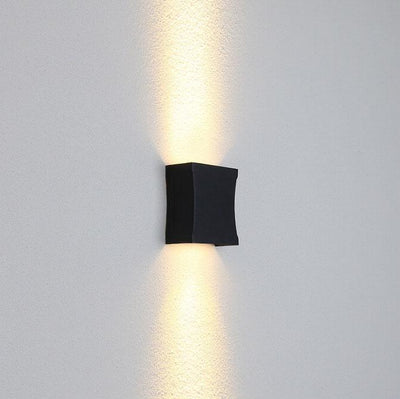 Applique murale extérieure étanche en aluminium carré moderne à LED 