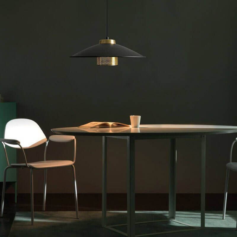 Lustre suspendu industriel simple en fer forgé à 1 lumière avec bord festonné 