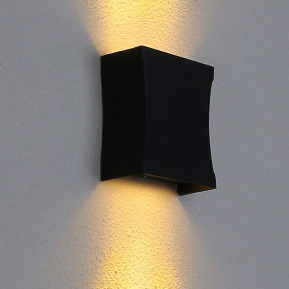 Applique murale extérieure étanche en aluminium carré moderne à LED 