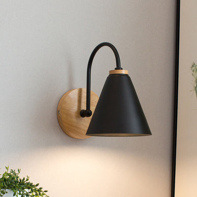 Moderne, minimalistische Kegelschirm-Wandleuchte mit Holzsockel, 1 Licht 