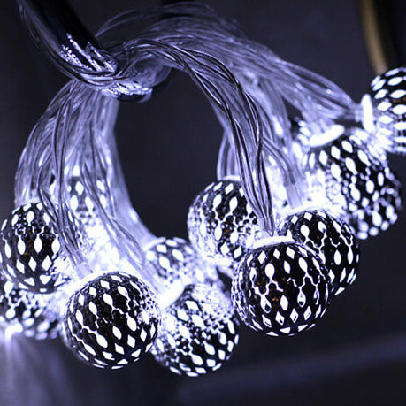 Solar-Lichterkette Marokkanische Kugel Bunte LED-Weihnachtslichter Eisenkugeln Dekoration Außenlichterkette 