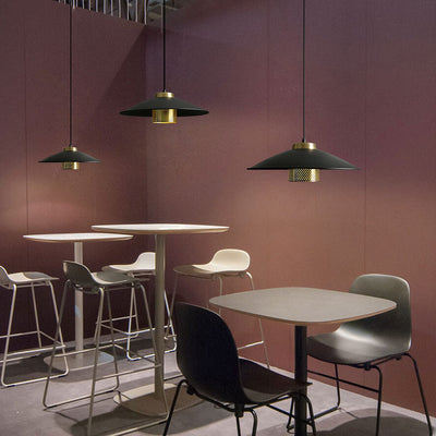 Lustre suspendu industriel simple en fer forgé à 1 lumière avec bord festonné 