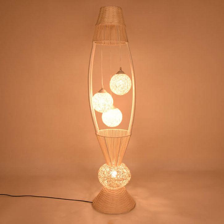 Fischförmige 4-Licht-Stehlampen aus Bambus-Rattan mit innerem Kugelschirm 