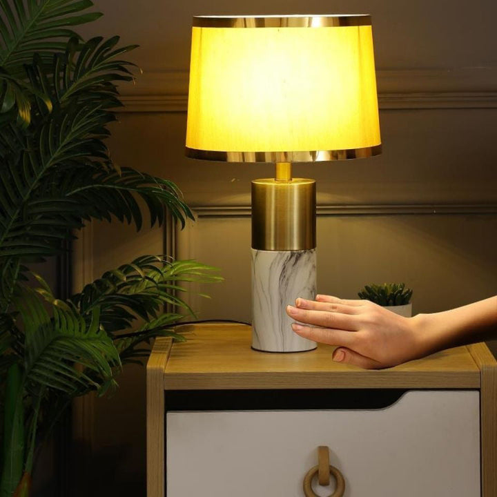 Lámpara de mesa táctil con regulador de intensidad Nordic Fabric Column 1-Light 