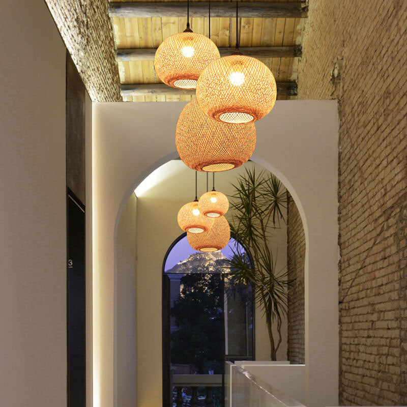 Lámpara colgante japonesa de 1 luz beige con bola redonda de tejido de bambú 