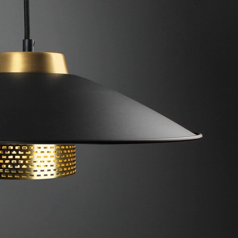 Lustre suspendu industriel simple en fer forgé à 1 lumière avec bord festonné 