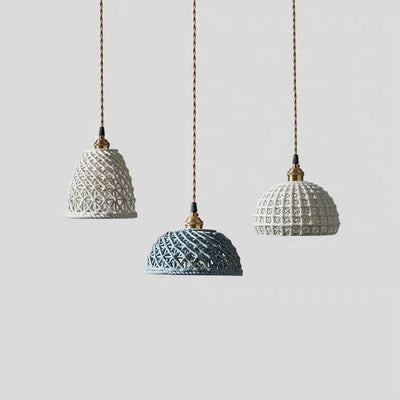 Moderne japanische durchbrochene 1-Licht-Kuppel-Pendelleuchte aus Porzellan 