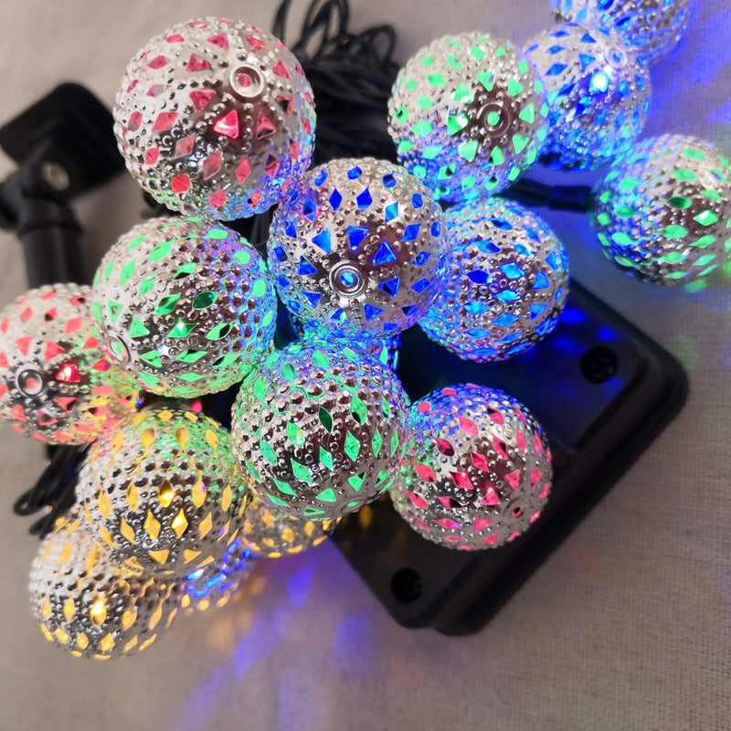 Solar-Lichterkette Marokkanische Kugel Bunte LED-Weihnachtslichter Eisenkugeln Dekoration Außenlichterkette 