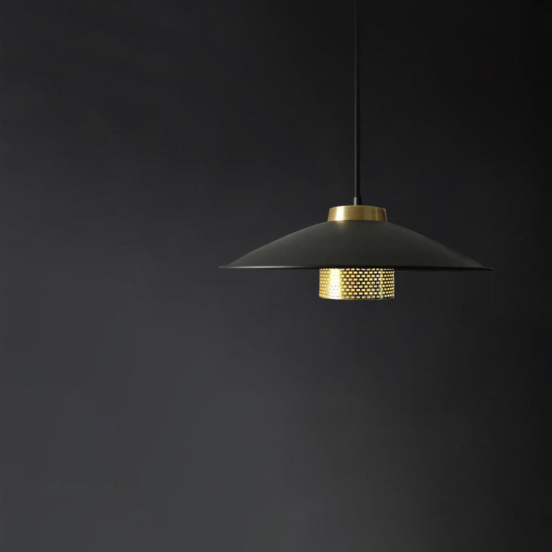 Lustre suspendu industriel simple en fer forgé à 1 lumière avec bord festonné 