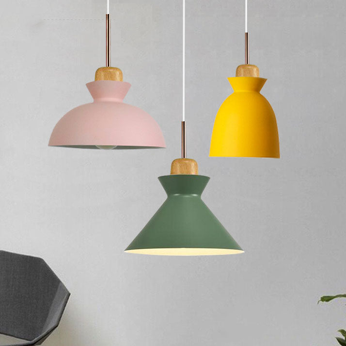 Zeitgenössische nordische Eiche Holz Eisen Glocke Kegel Kuppel 1-flammige Pendelleuchte für das Wohnzimmer 